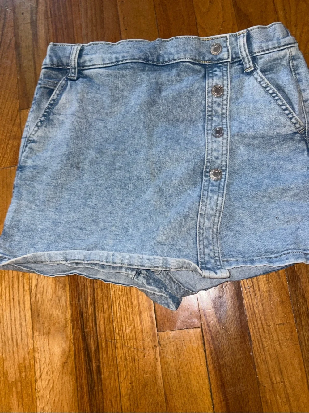 Light Wash Denim Button-Front Women’s Shorts Skirt